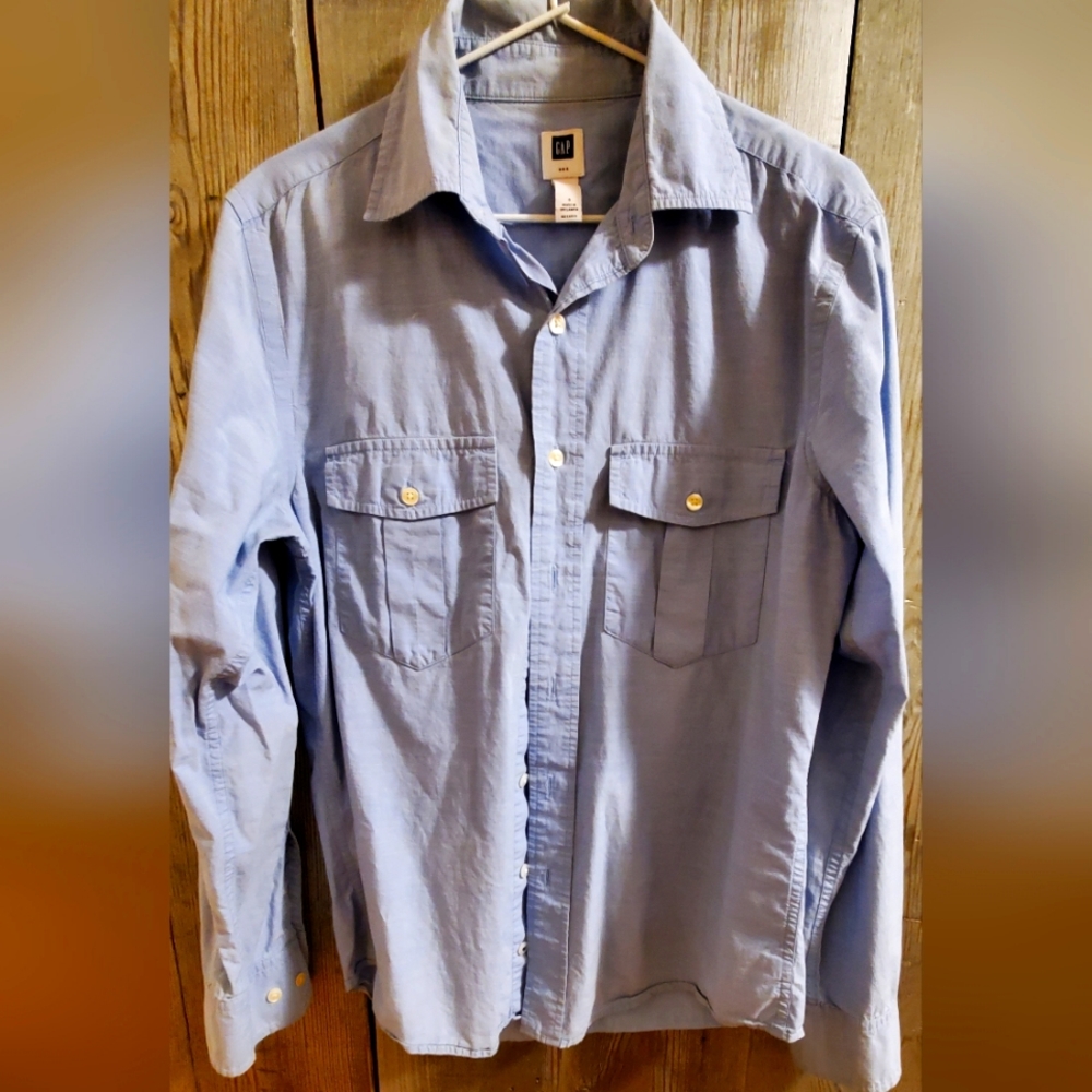 Men's Gap shirt, small
